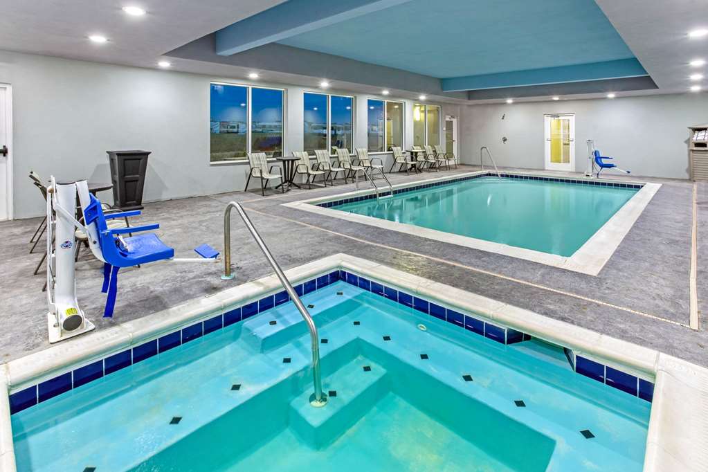 La Quinta Inn & Suites by Wyndham Paducah - photo 11
