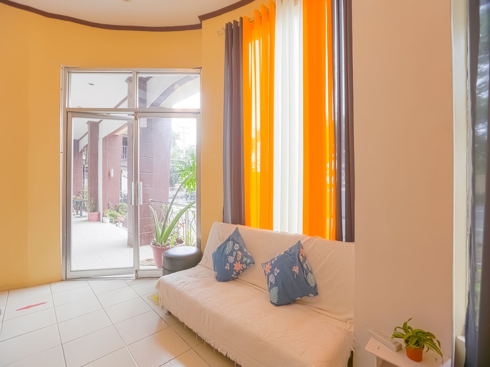 OYO 759 Royal South Garden Suites — hotel in Tagaytay