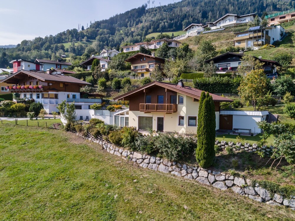 Chalet Sonnenheim — 4-Star Luxury Hotel in Piesendorf, Austria