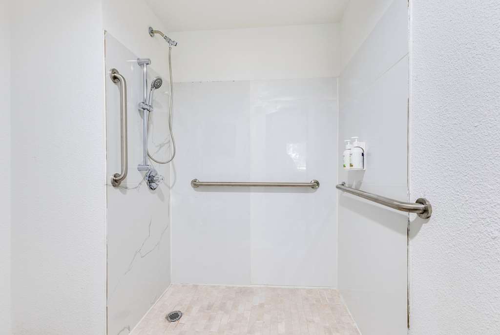 La Quinta Inn & Suites by Wyndham Jacksonville Mandarin - photo 41