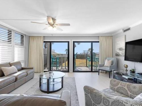 Emerald Towers 0101 - last minute hotel in Destin