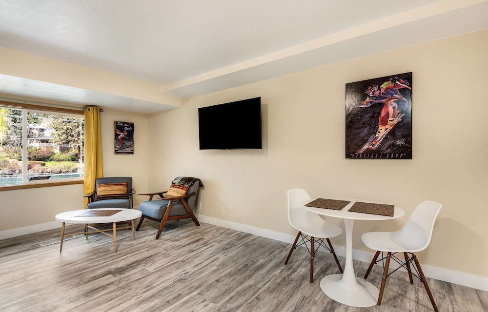 Bend Riverside Inn & Suites - photo 356