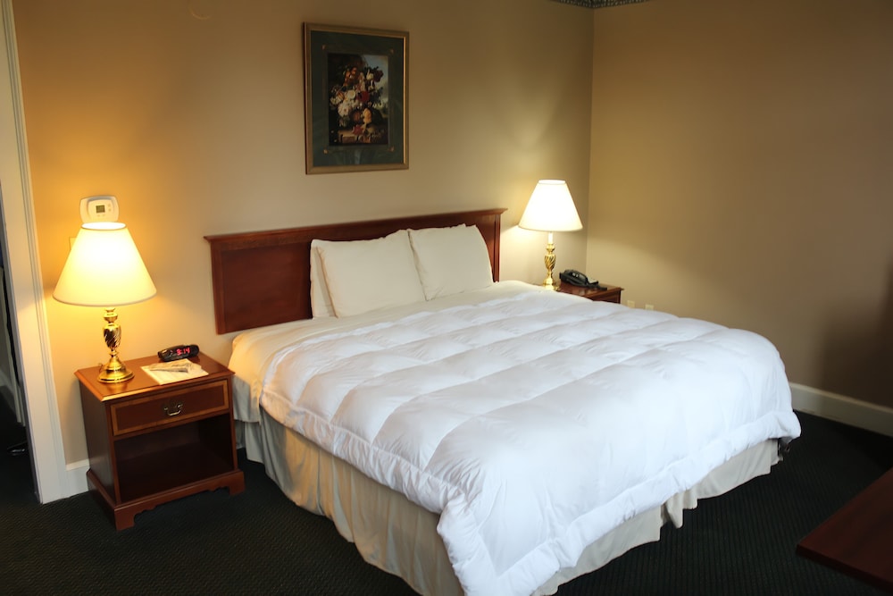 Bertram Inn At Glenmoor — Canton
