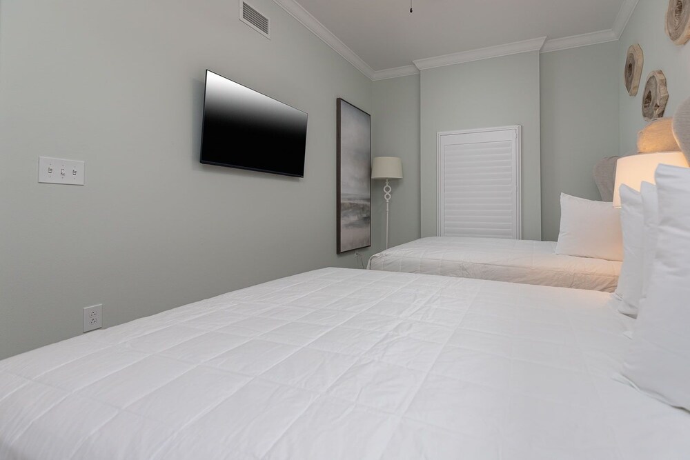 Phoenix Gulf Tower 1801 4 Bedroom Condo - photo 12
