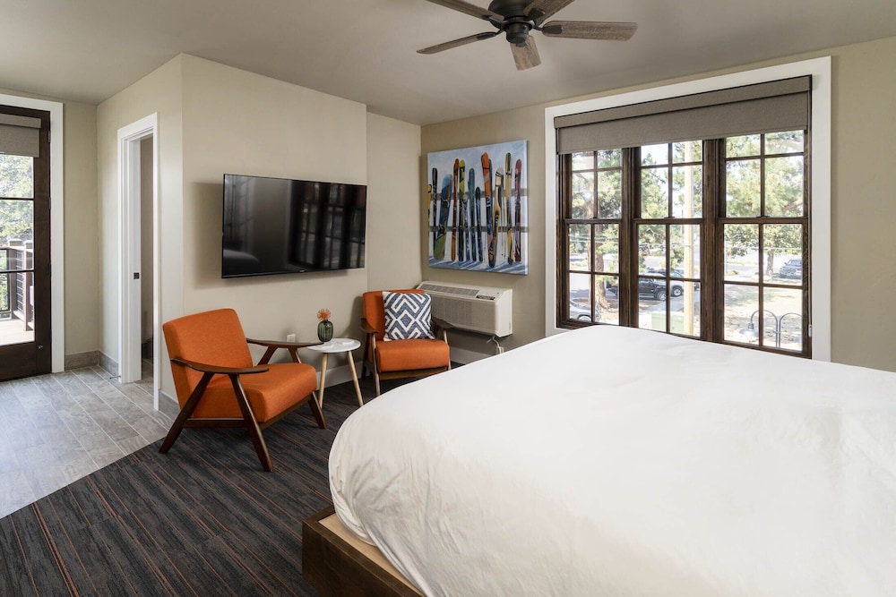 Ski Inn Taphouse Hotel - photo 5