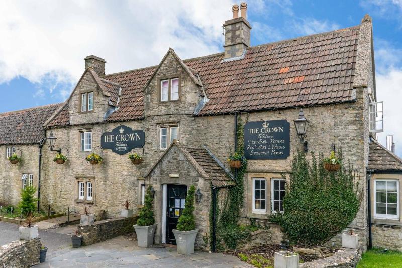 Crown Inn - carbon neutral hotel in Chippenham