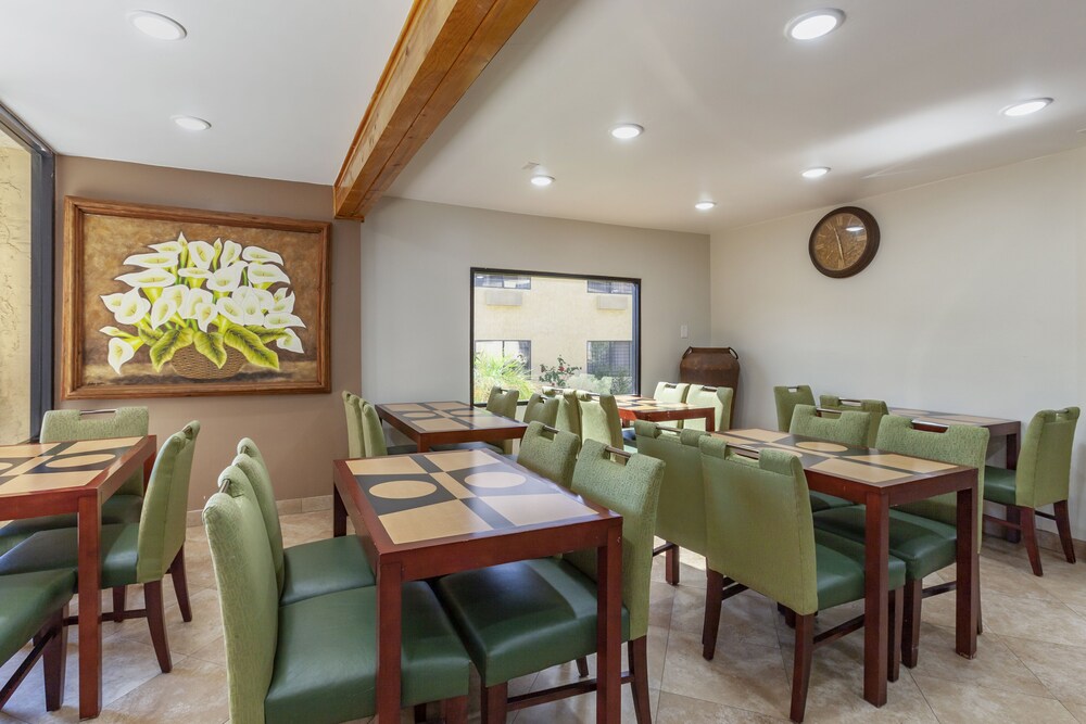 Quality Inn Phoenix Scottsdale West - photo 29