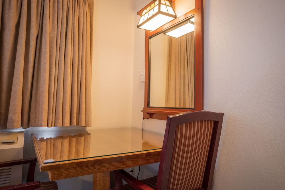 The Junction Hotel and Hostel - photo 16
