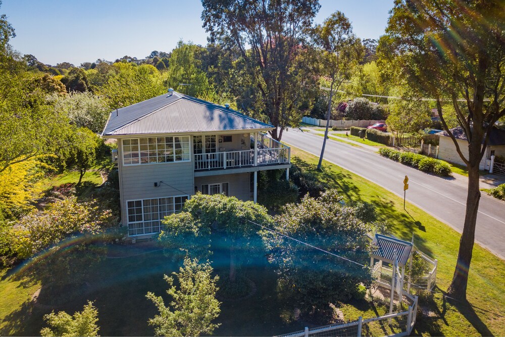 The Heart of Emerald Bed & Breakfast — 4-Star Luxury Hotel in Emerald, Australia