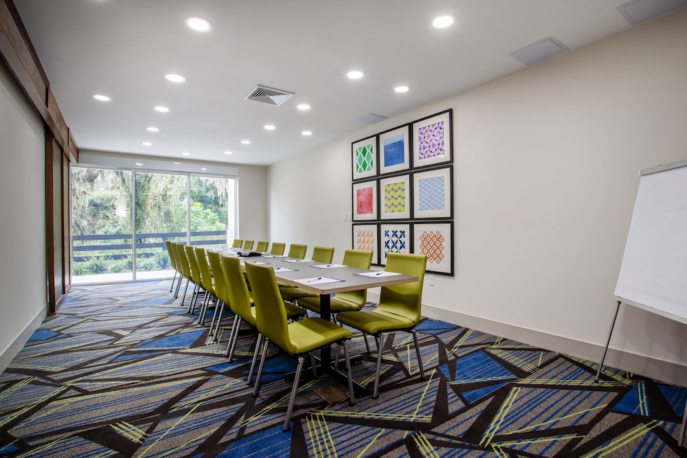 Holiday Inn Express & Suites Deland South by IHG - photo 29