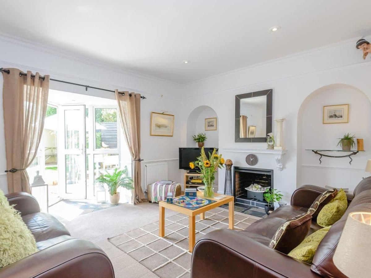 Number 1 Admiralty Cottages — hotel in Gosport