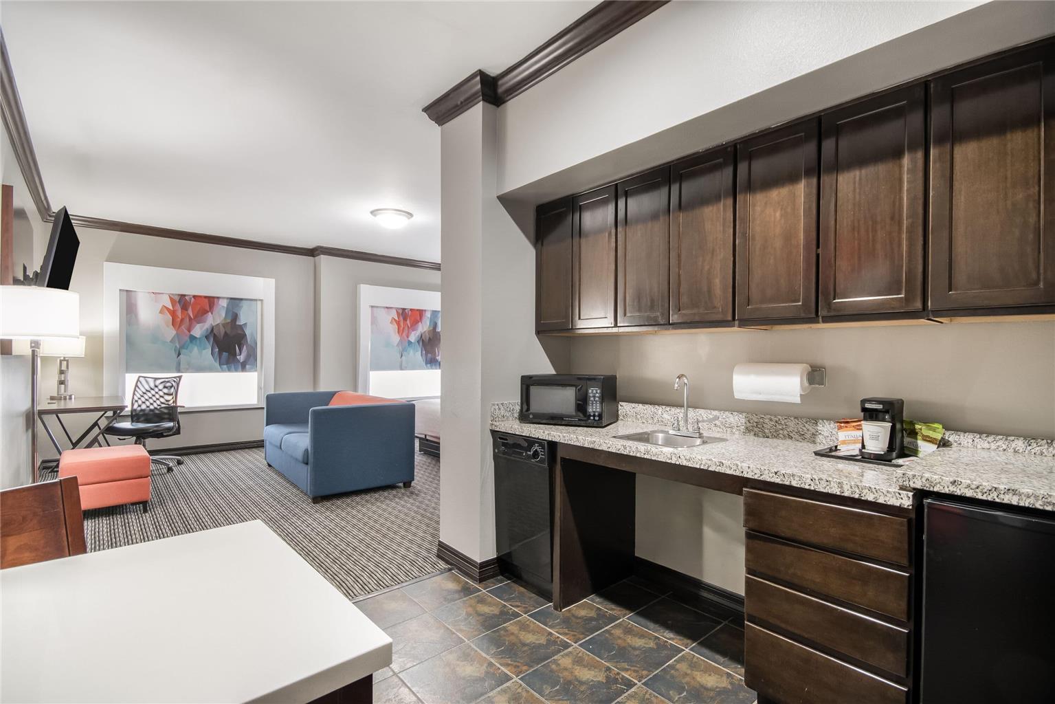Hawthorn Suites by Wyndham Lubbock - photo 16