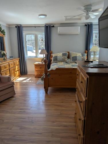 Bear & Butterfly Bed and Breakfast — 4-Star Luxury Hotel in Gravenhurst, Canada