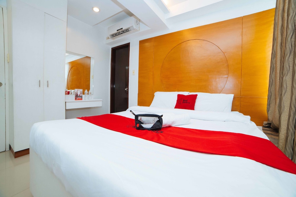 RedDoorz near Bambang Station