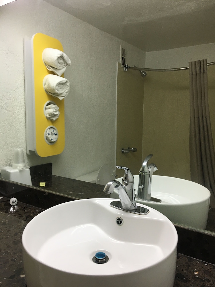 FairBridge Inn Express Melrose Park - photo 14