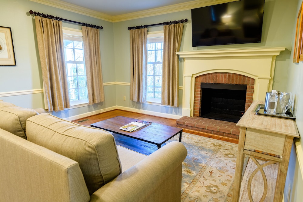 The Red Fox Inn & Tavern - photo 90