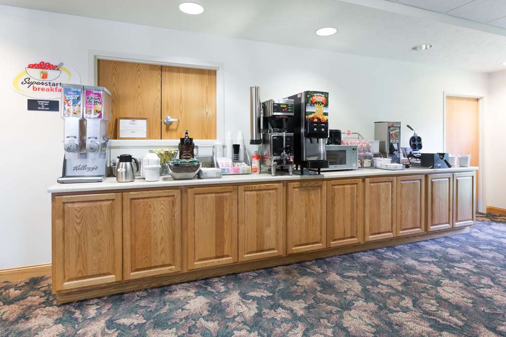 Super 8 by Wyndham Alma - photo 14