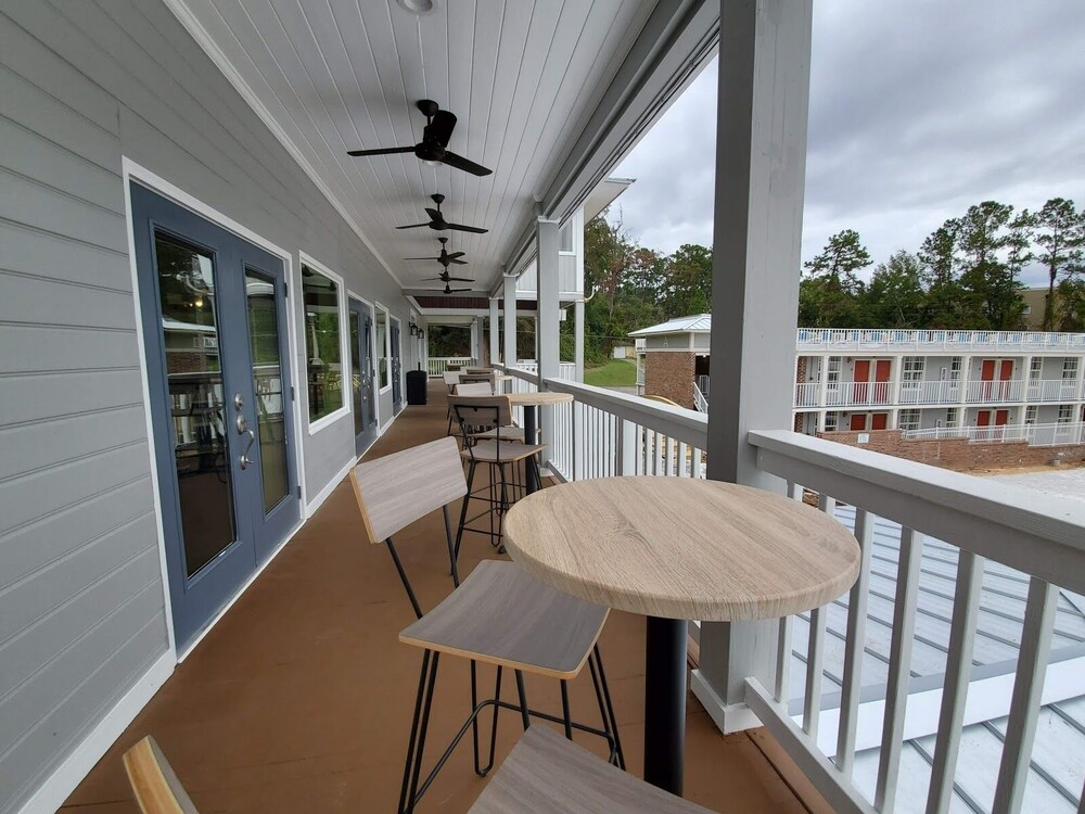 Seven Hills Suites - photo 11