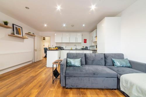 Modern Top Floor Apartment — 4-Star Luxury Hotel in Watford, United Kingdom