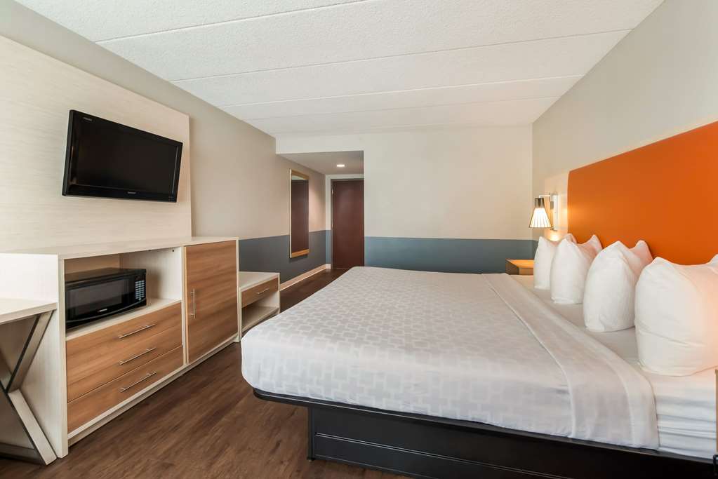 Baymont by Wyndham Westampton - photo 17