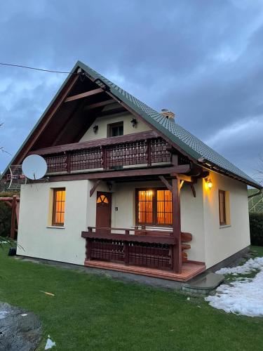 Domki Nad Jeziorem — hotel in Zarzecze