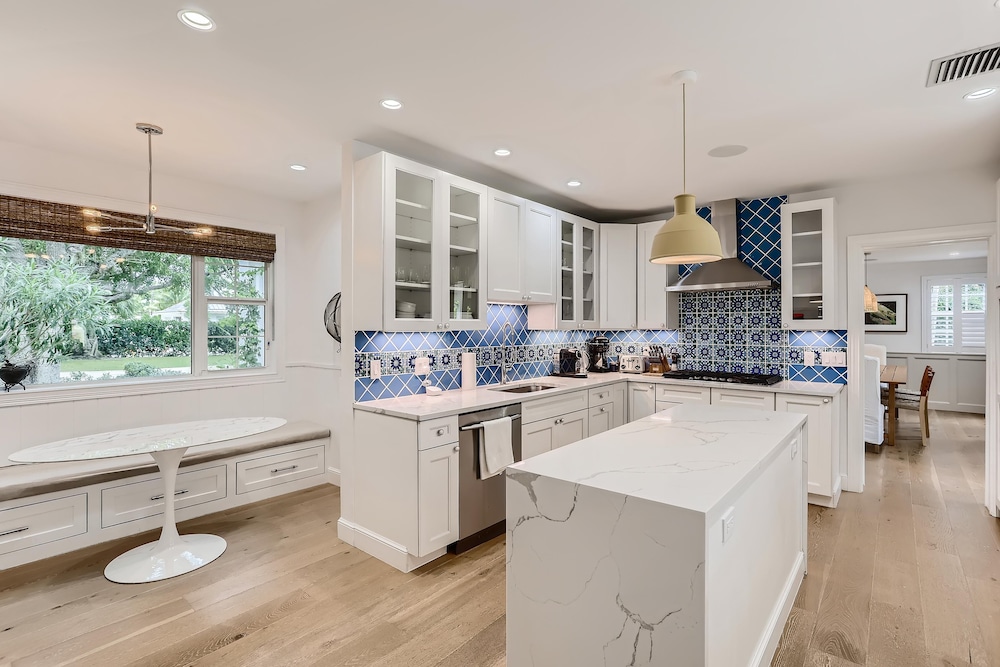 Banyan Cove 4bd 4.5ba Private Pool and Parking - photo 8