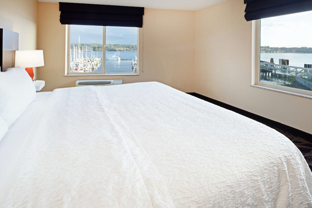 Hampton Inn & Suites Bremerton - photo 14