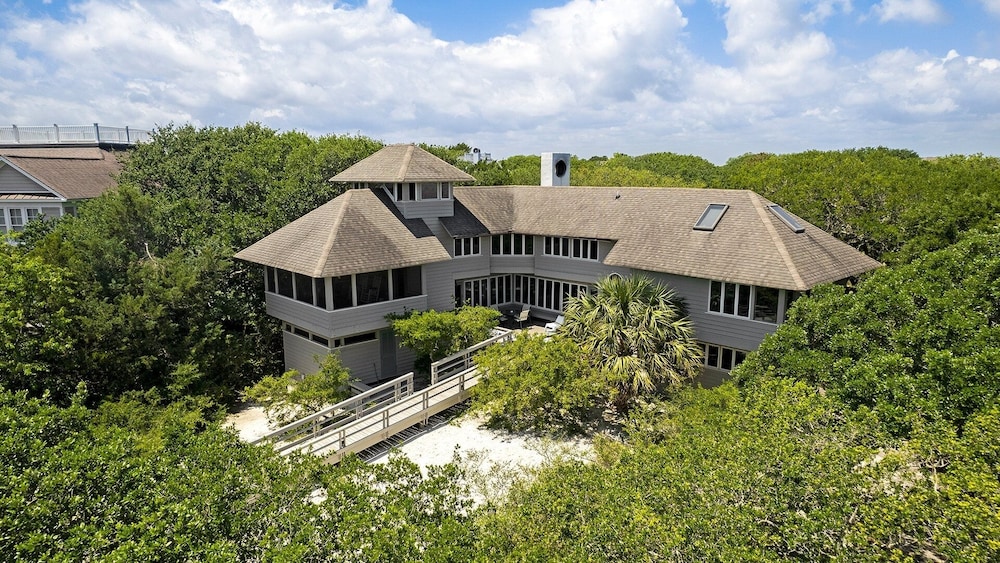 The Nautilus home by Peace Vacations — 4-Star Luxury Hotel in Georgetown, United States