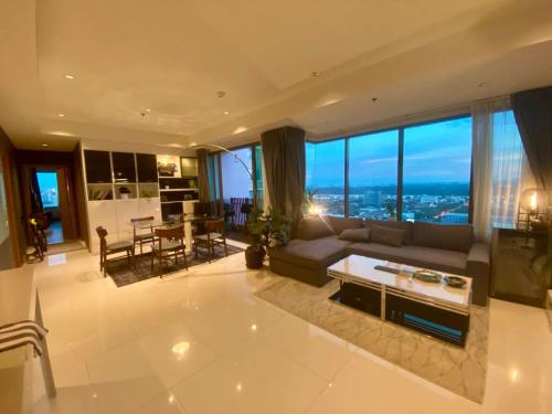 The Grand Penthouse 2BR Ultra Fast WiFi Sukhumvit