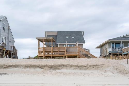 Wahoo by Oak Island Accommodations - featured photo