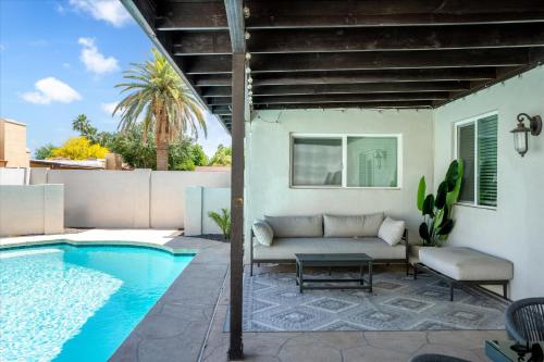Modern Comfort Pool BBQ Prime Location — hotel in Litchfield Park