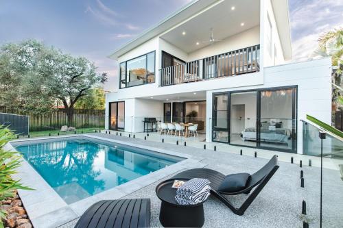 Ocean House 4 BR with Media Room & Private Pool 100m to Beach — 4-Star Luxury Hotel in Agnes Water, Australia