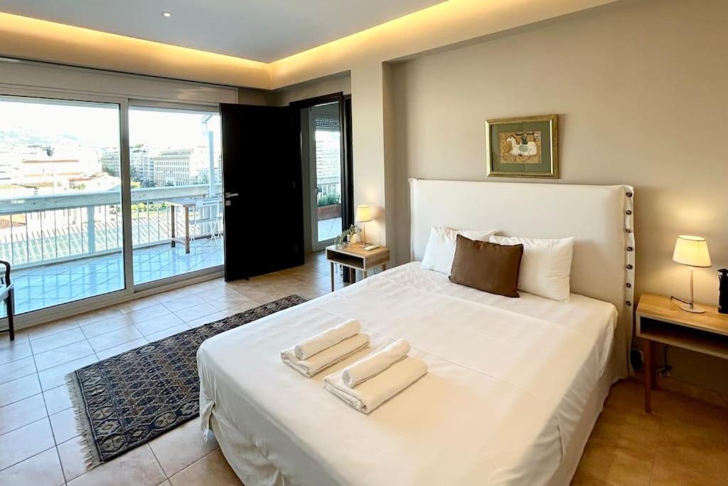 Artistic 2bdr Flat W Terrace & City View in Centre — 4-Star Luxury Hotel in Athens, Greece