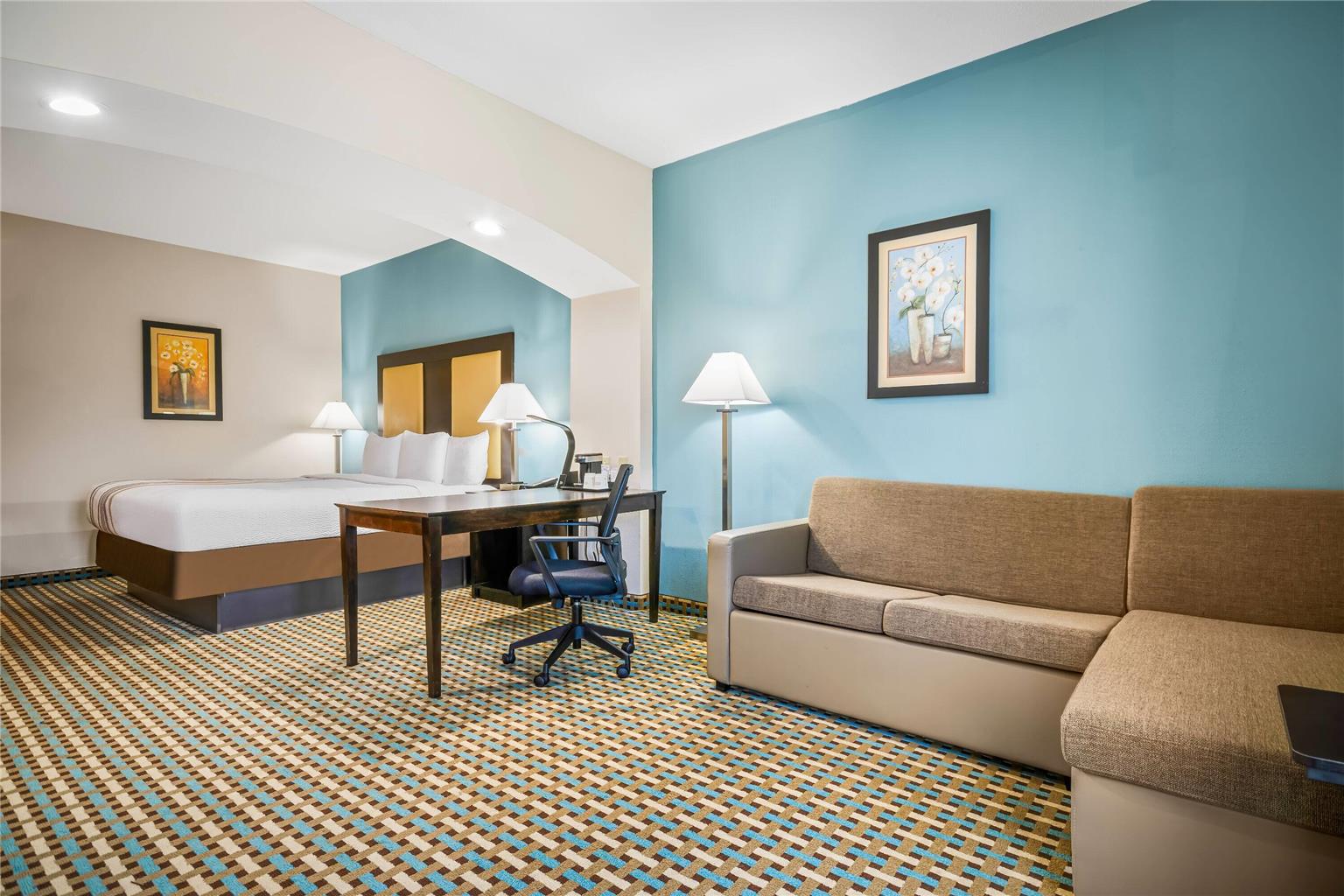 La Quinta Inn & Suites by Wyndham Stonington Mystic Area - photo 33