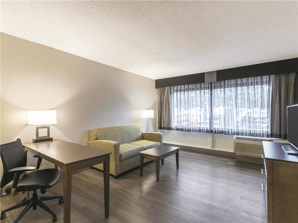La Quinta Inn & Suites by Wyndham Virginia Beach - photo 19