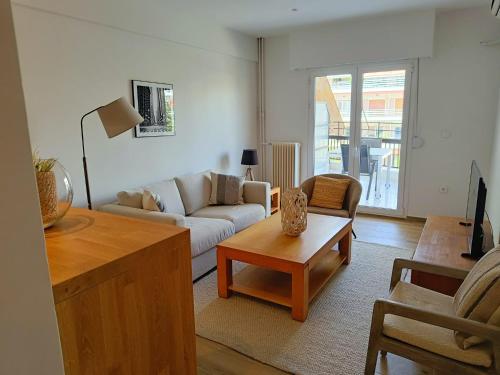 Elegant Renovated 1 Bedroom Flat with Park View — 4-Star Luxury Hotel in Athens, Greece