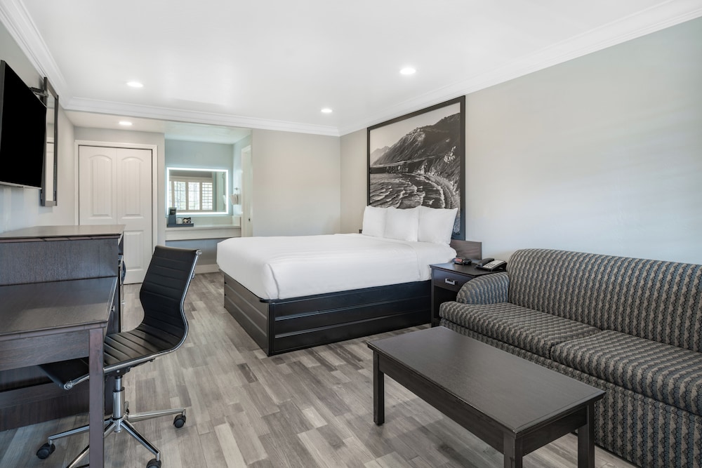 Aura Inn Monterey - photo 69