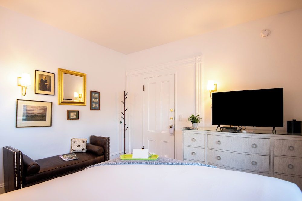 Sand Bar Cottage Inn - photo 40