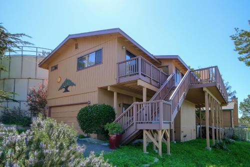 A Beautiful Tree Top Panorama Spring Special in Cambria, United States