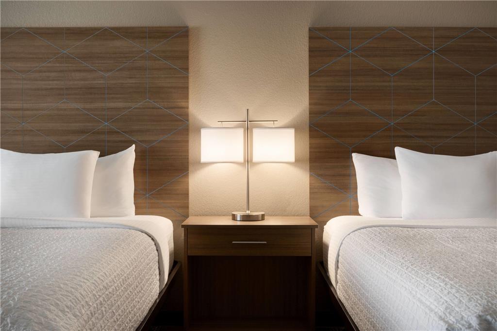 La Quinta Inn & Suites by Wyndham Shawnee - photo 26