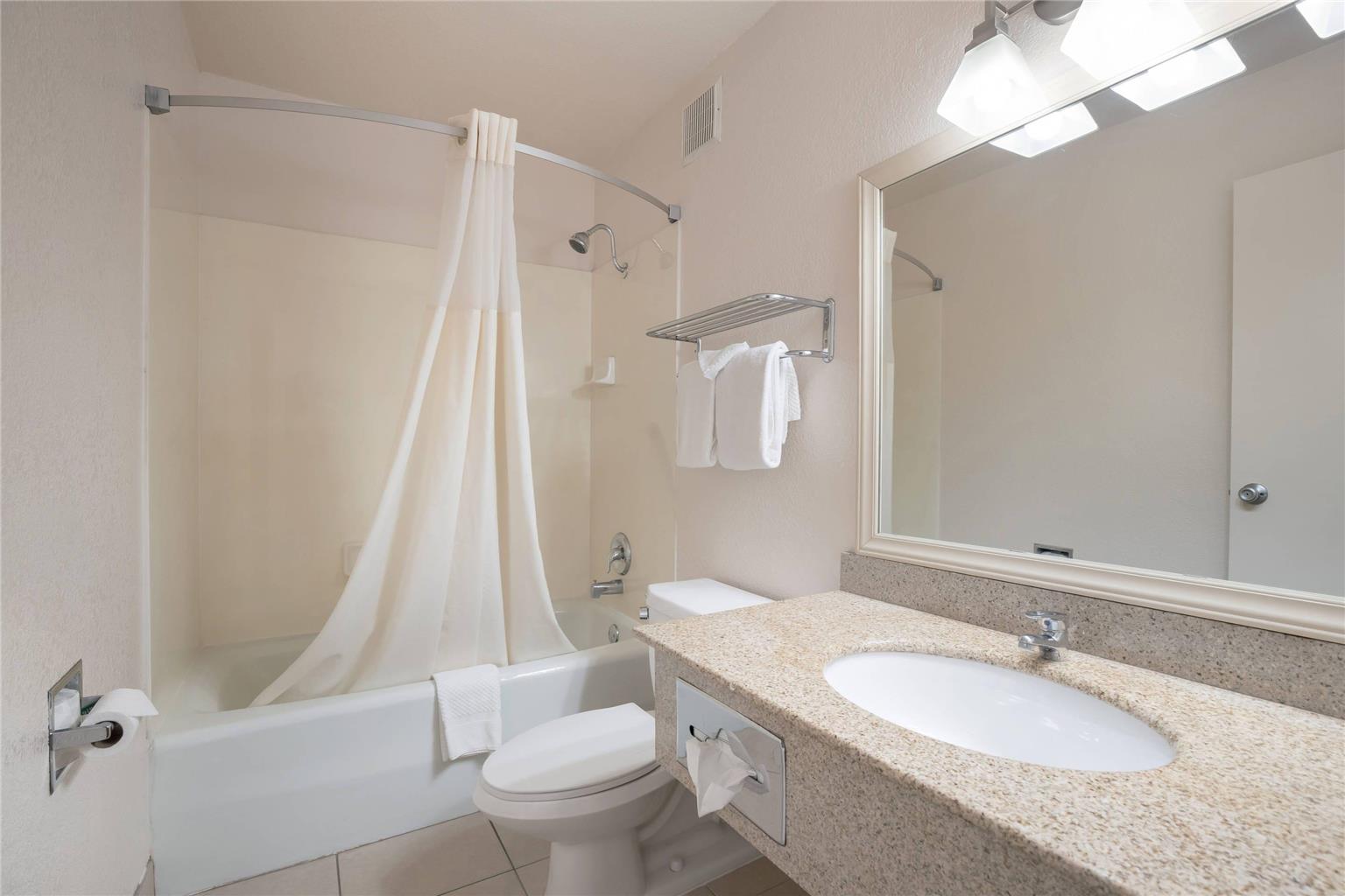 Quality Inn & Suites Lake Havasu City - photo 6