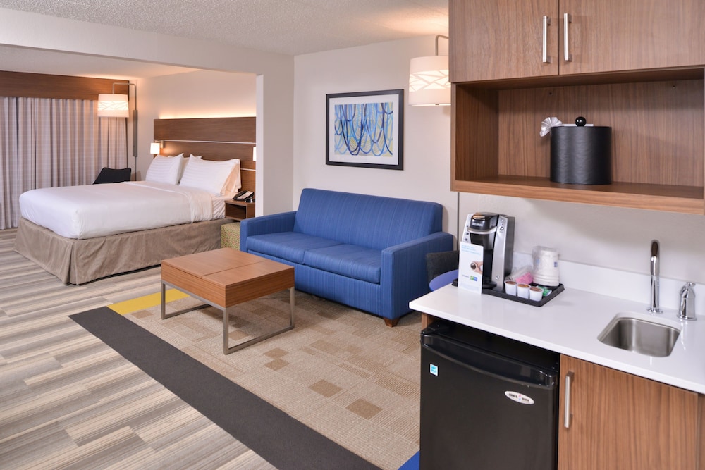 Holiday Inn Express & Suites Indianapolis Dtn Conv Ctr Area by IHG - photo 13