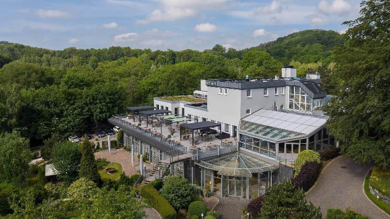 Hotel VierJahreszeiten am Seilersee — 4-Star Luxury Hotel in Iserlohn, Germany