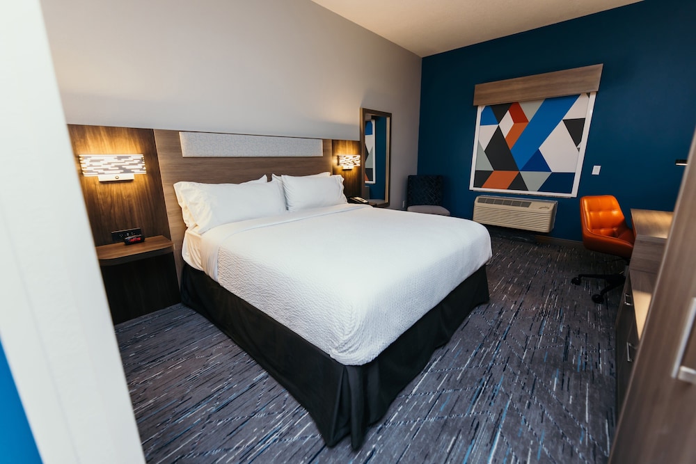 Holiday Inn Express and Suites Urbandale by IHG - photo 7