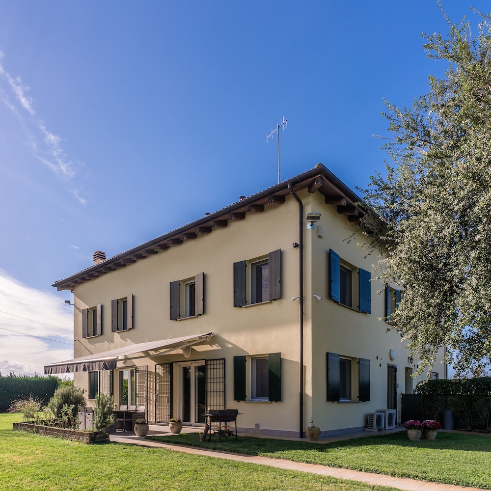 F Tale Country House — 4-Star Luxury Hotel in Malalbergo, Italy