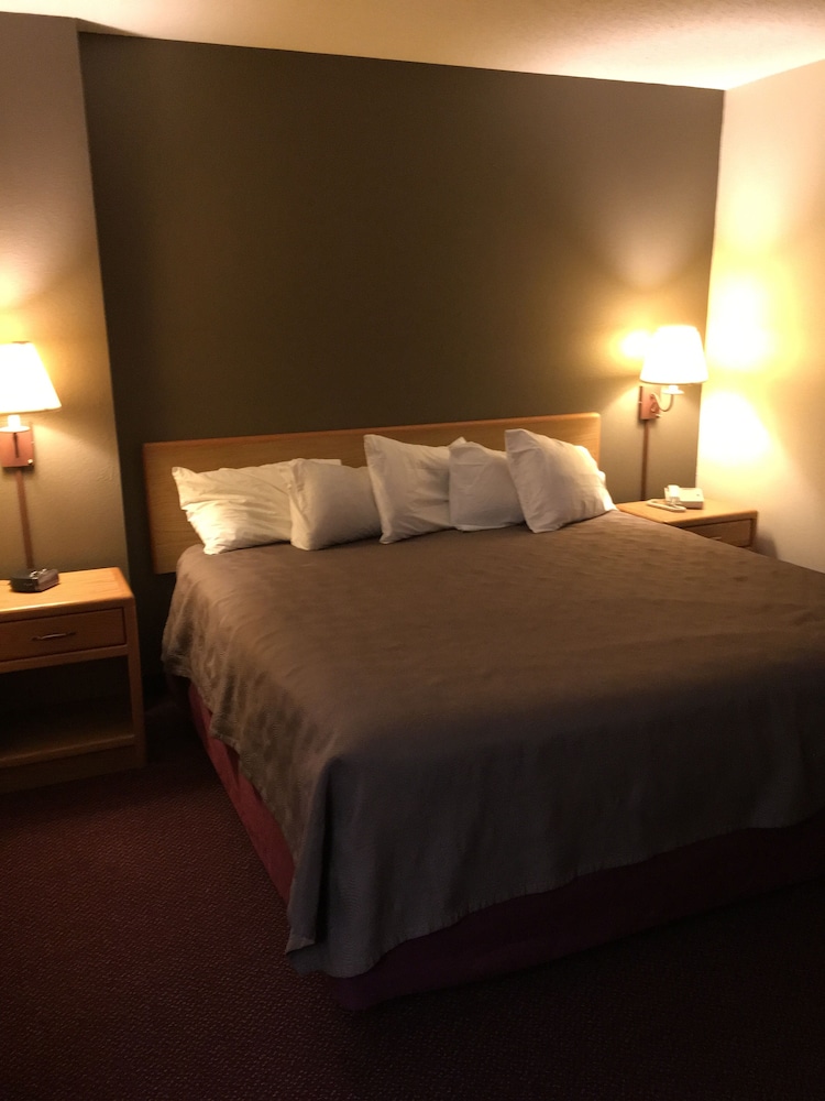 Moose Lake Lodge & Suites - photo 14