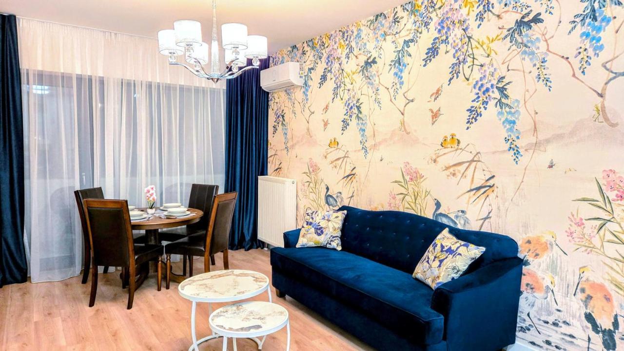 Alluring Jungle apartment in Silk District — 4-Star Luxury Hotel in Iasi, Romania