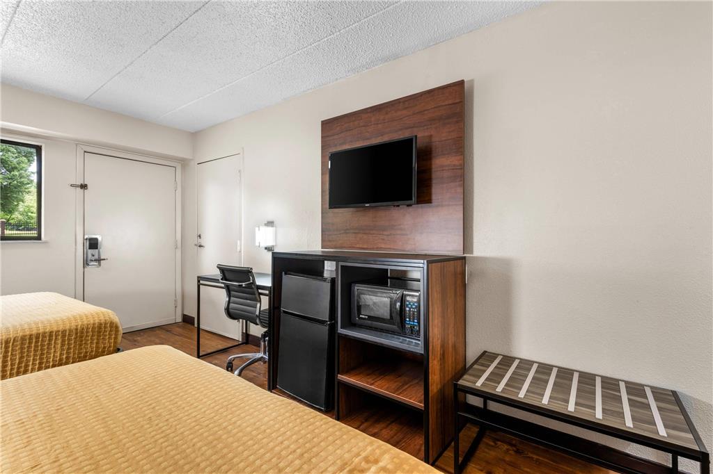 Econo Lodge Charlotte Airport - photo 22