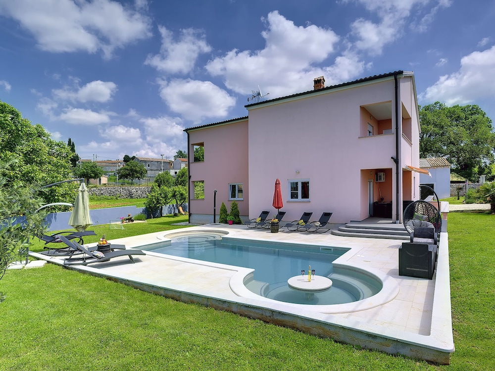 Lovely Home In Barban With Kitchen — 5-Star Luxury Hotel in Barban, Croatia