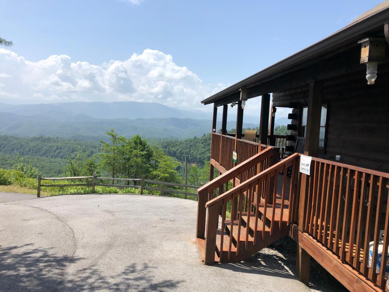 Above All pet-friendly hotel Sevierville